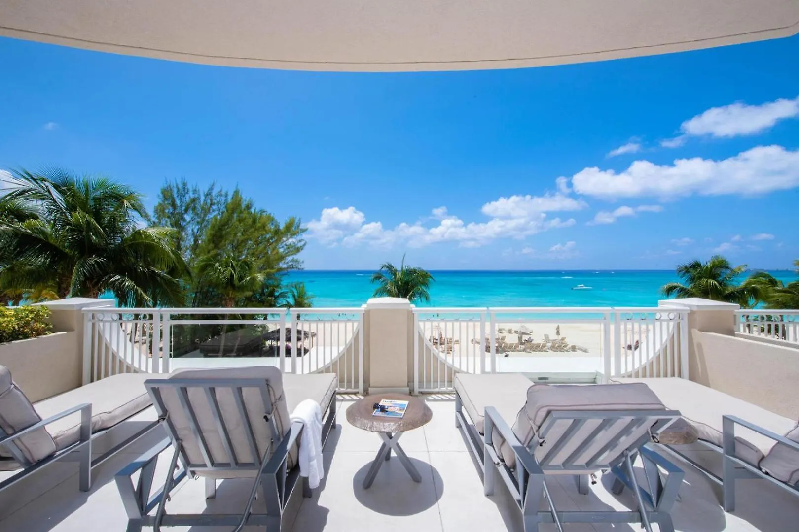 Beachcomber 12 George Town Apartamento